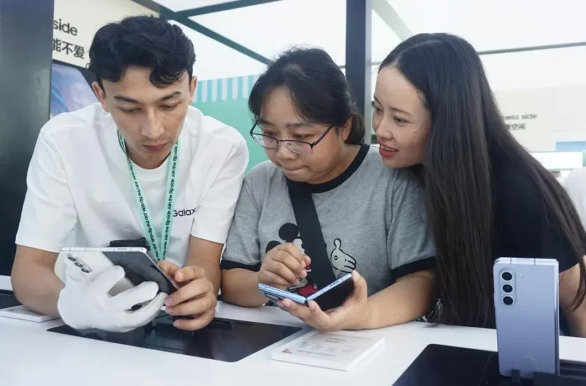  New Samsung Images Showcase the Design Advantages of the Galaxy Z Fold6